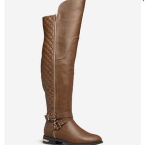 Quilted flat boots